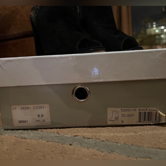 Black Suede Open Toed Booties Charles David - Picture 2 of 3